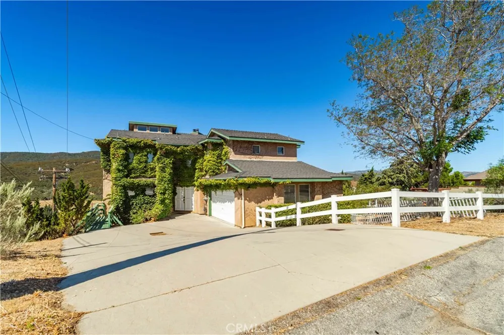 14738 Flintstone Drive Lake Elizabeth, CA 93532