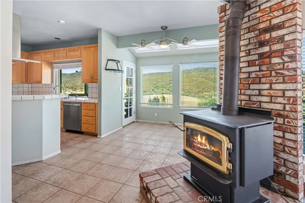 14738 Flintstone Drive Lake Elizabeth, CA 93532