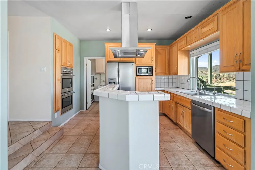 14738 Flintstone Drive Lake Elizabeth, CA 93532
