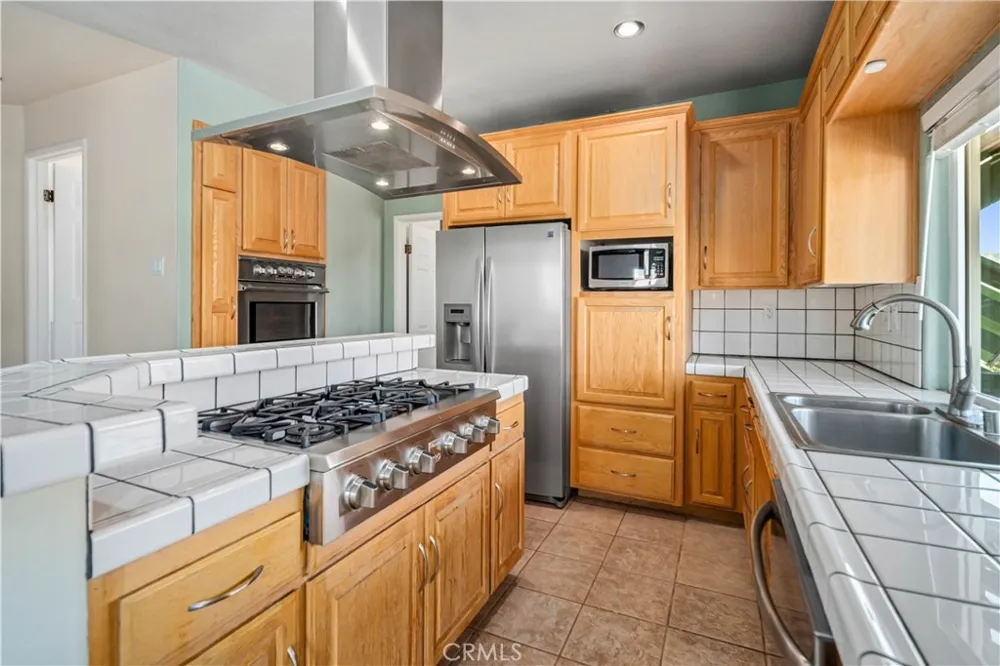 14738 Flintstone Drive Lake Elizabeth, CA 93532