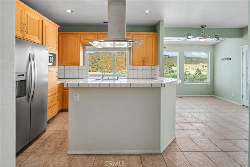 14738 Flintstone Drive Lake Elizabeth, CA 93532