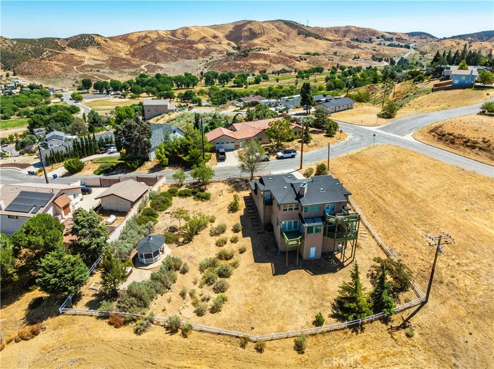 14738 Flintstone Drive Lake Elizabeth, CA 93532