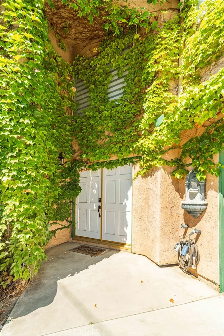 14738 Flintstone Drive Lake Elizabeth, CA 93532