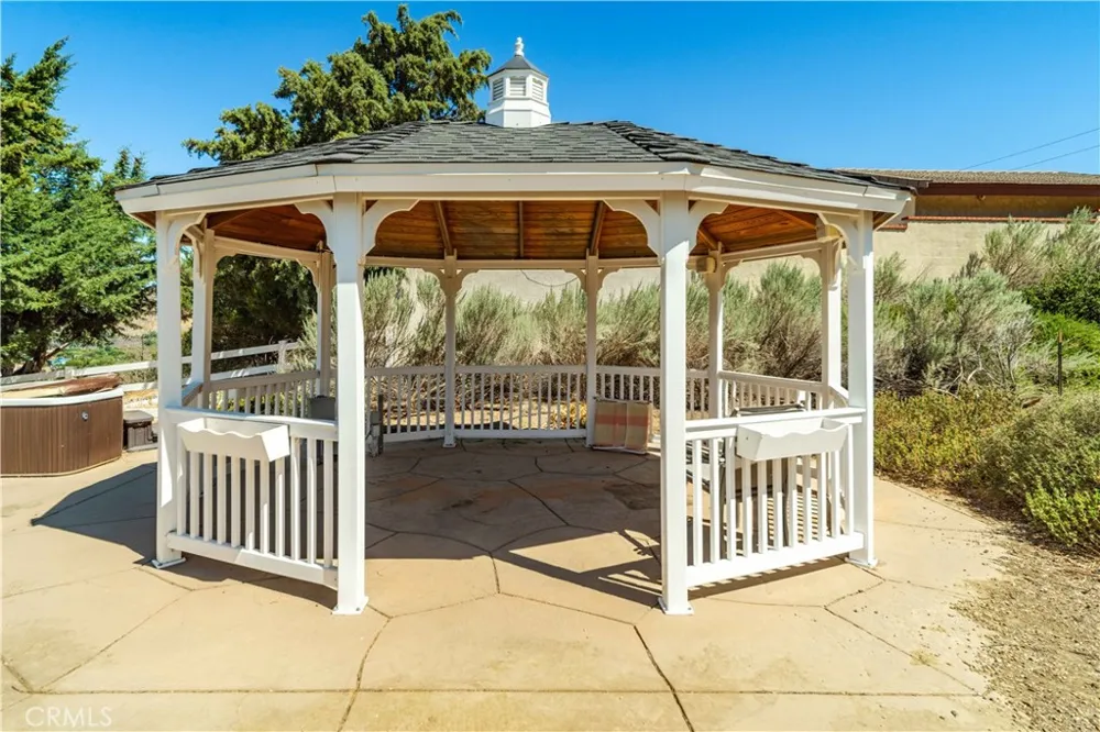 14738 Flintstone Drive Lake Elizabeth, CA 93532