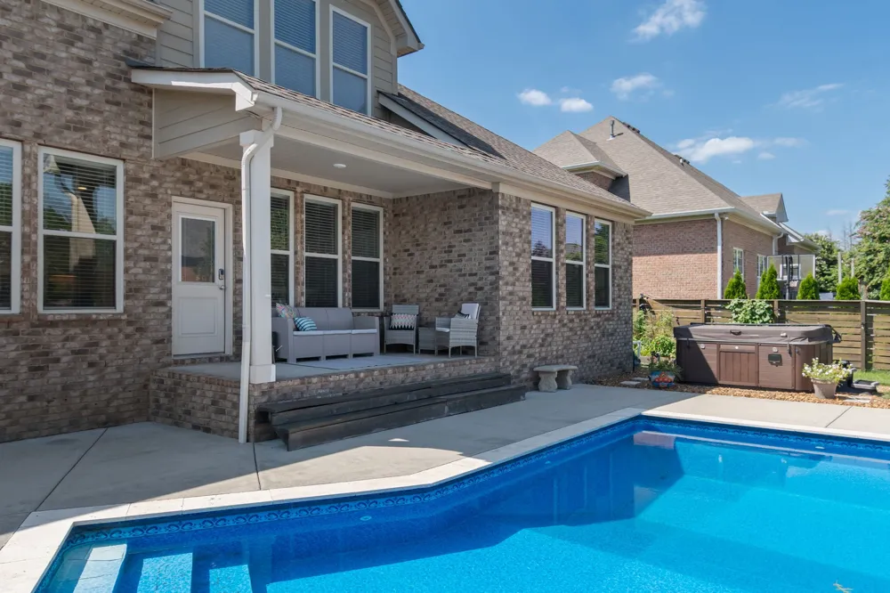 1023 Brixworth Dr Thompsons Station, TN 37179
