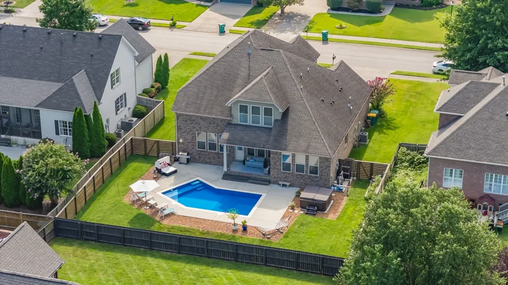 1023 Brixworth Dr Thompsons Station, TN 37179