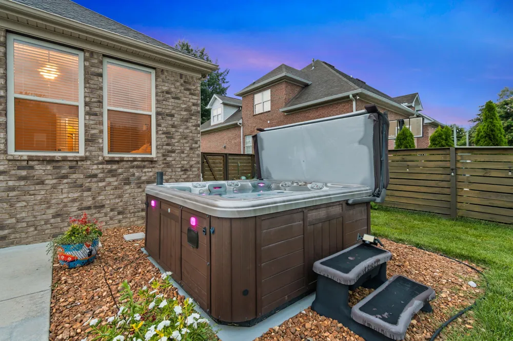 1023 Brixworth Dr Thompsons Station, TN 37179