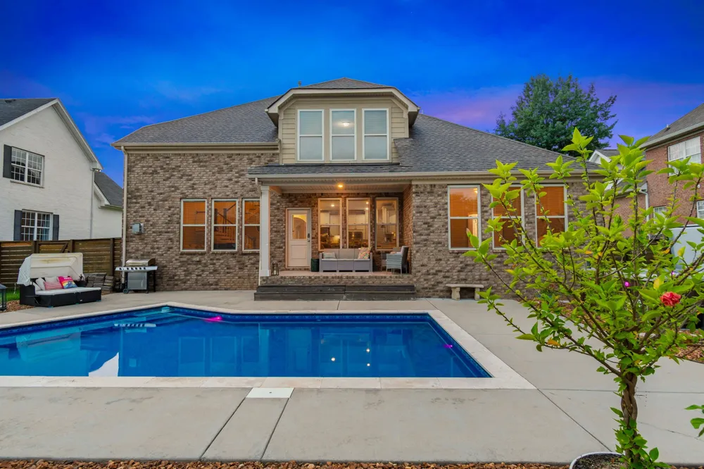 1023 Brixworth Dr Thompsons Station, TN 37179