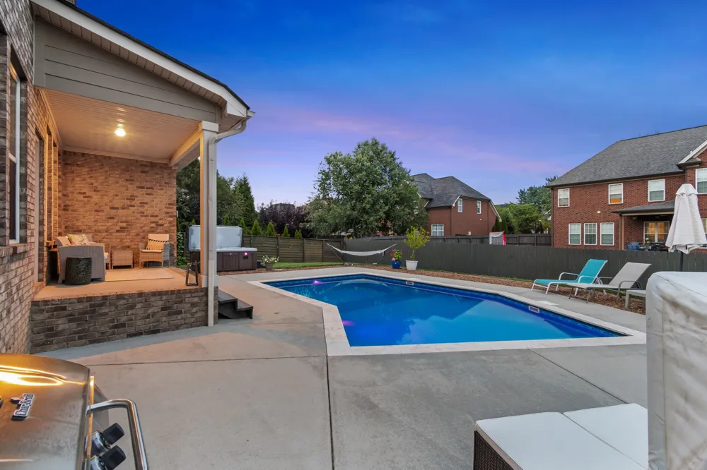 1023 Brixworth Dr Thompsons Station, TN 37179