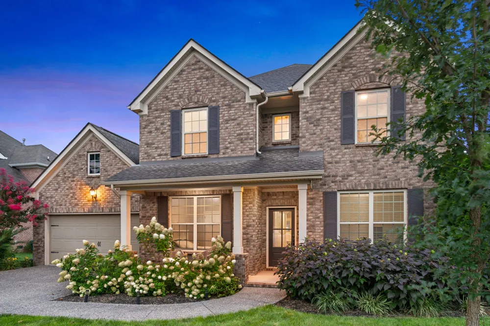 1023 Brixworth Dr Thompsons Station, TN 37179