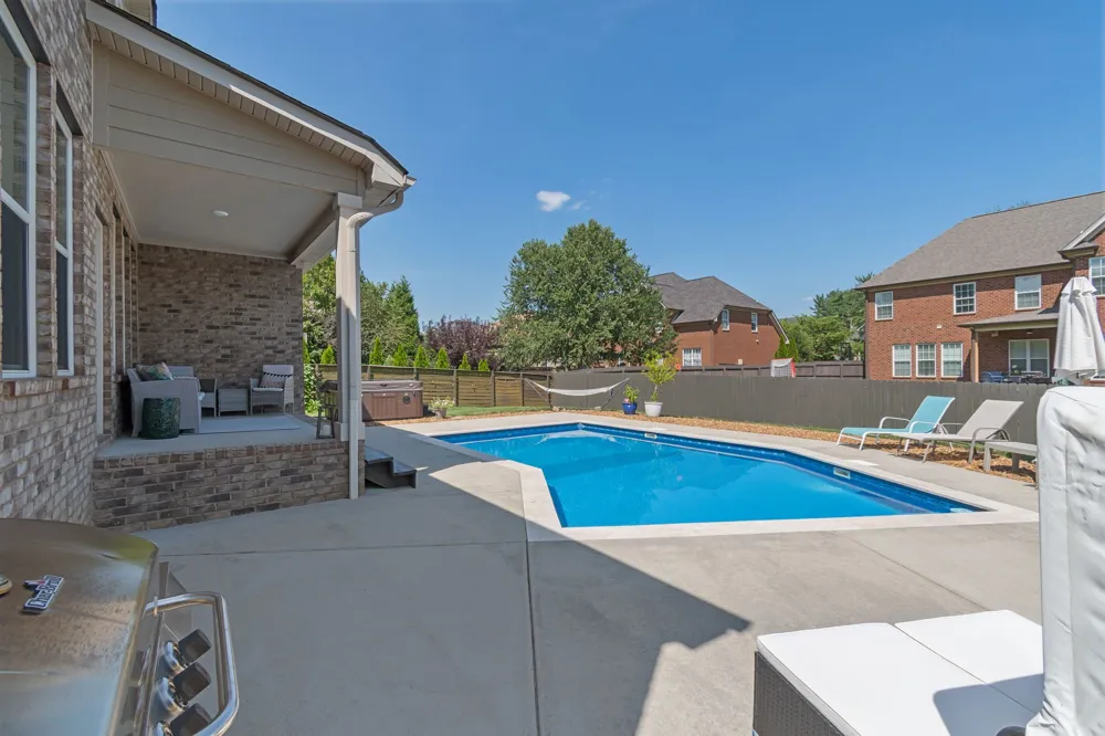 1023 Brixworth Dr Thompsons Station, TN 37179
