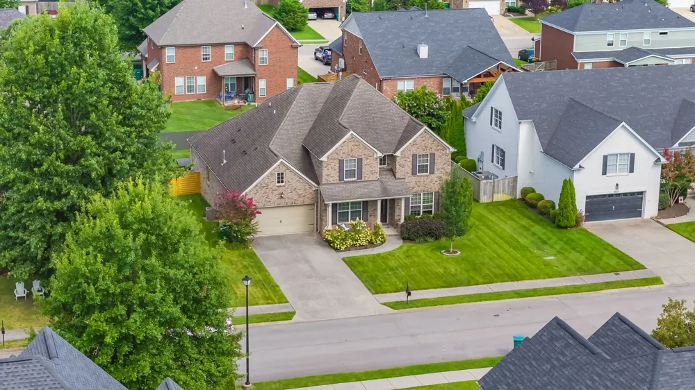 1023 Brixworth Dr Thompsons Station, TN 37179