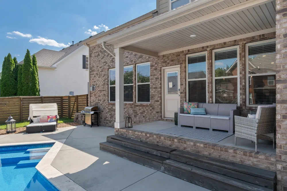 1023 Brixworth Dr Thompsons Station, TN 37179