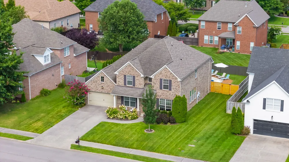 1023 Brixworth Dr Thompsons Station, TN 37179