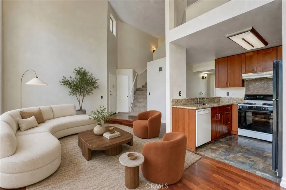 11150 Glenoaks #294 Pacoima, CA 91331