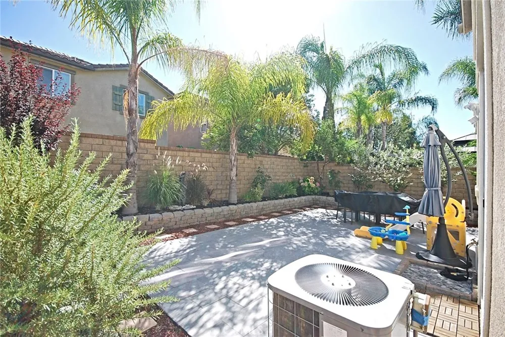 29268 Rio Lobo Way Valencia, CA 91354