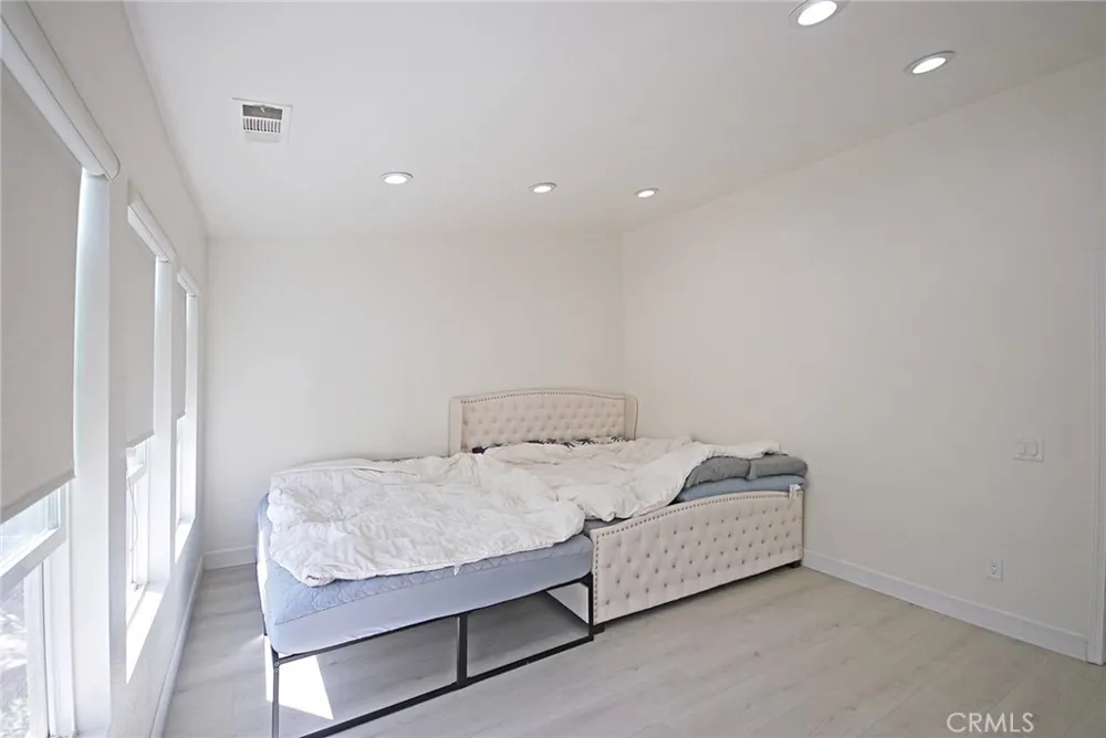 29268 Rio Lobo Way Valencia, CA 91354