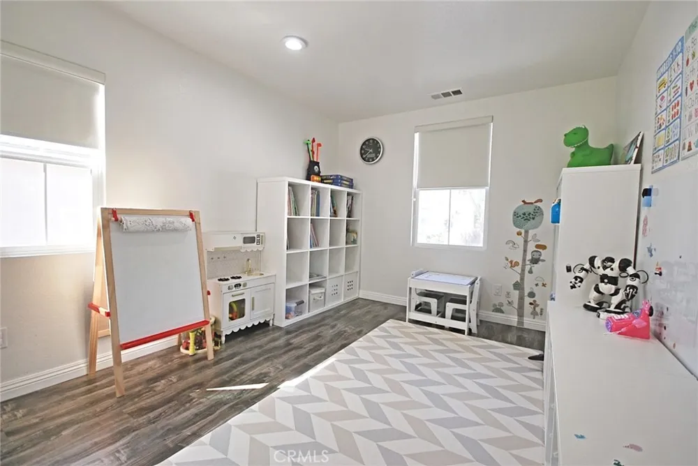 29268 Rio Lobo Way Valencia, CA 91354