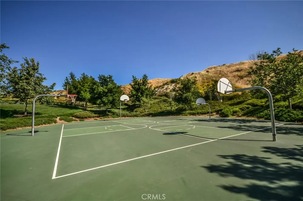 29268 Rio Lobo Way Valencia, CA 91354