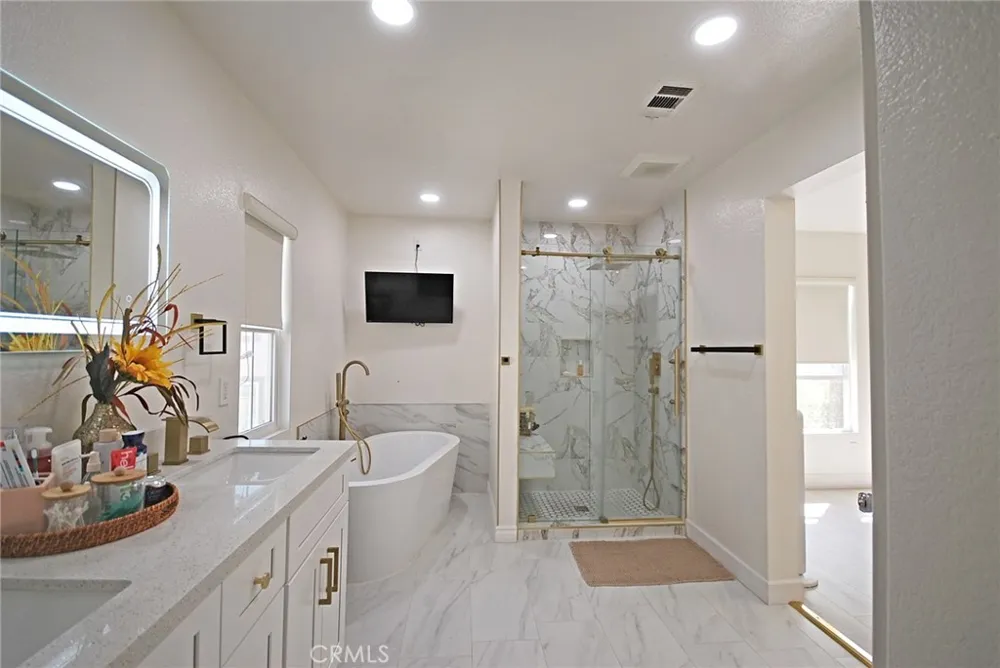 29268 Rio Lobo Way Valencia, CA 91354