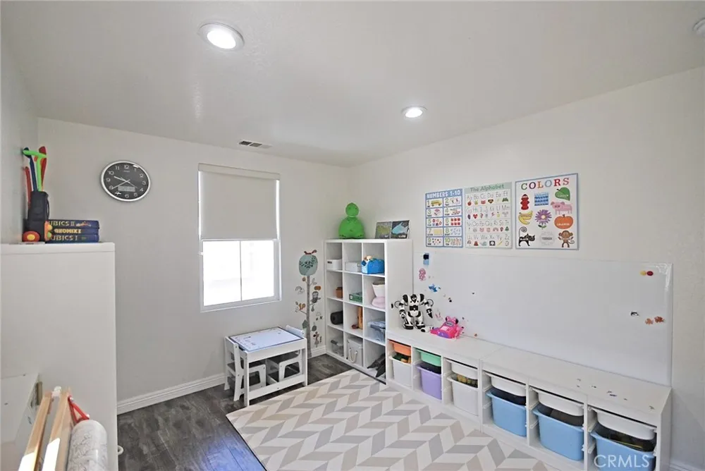 29268 Rio Lobo Way Valencia, CA 91354