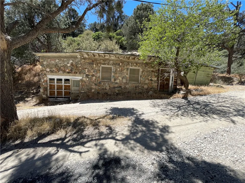 901 Manita Frazier Park, CA 93225