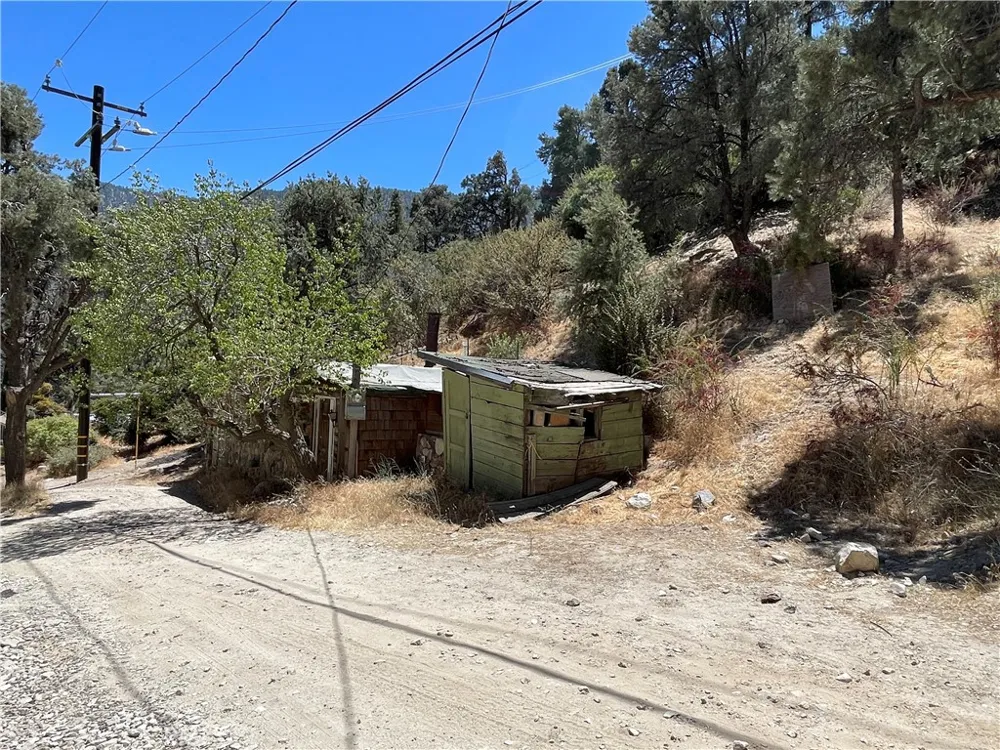 901 Manita Frazier Park, CA 93225