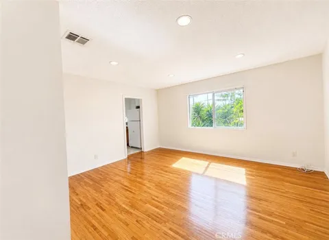 1372 W 36th Street #4