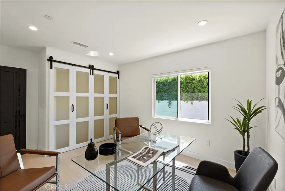 16158 Magnolia Boulevard Encino, CA 91436
