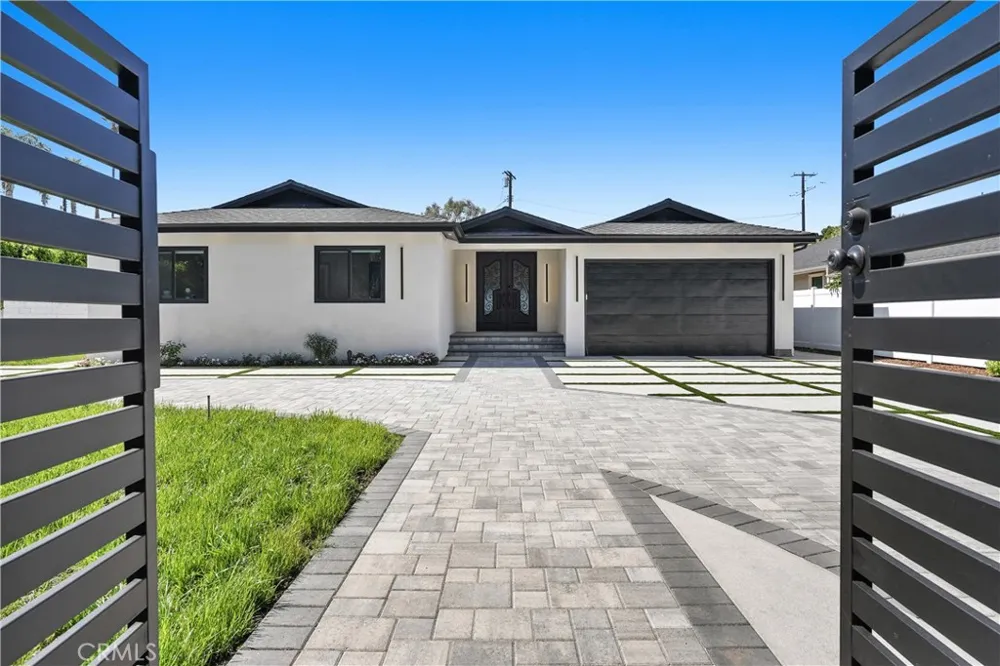 16158 Magnolia Boulevard Encino, CA 91436