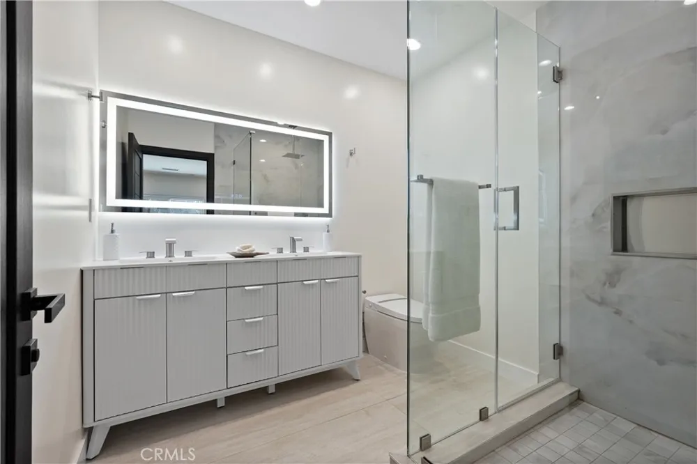 16158 Magnolia Boulevard Encino, CA 91436