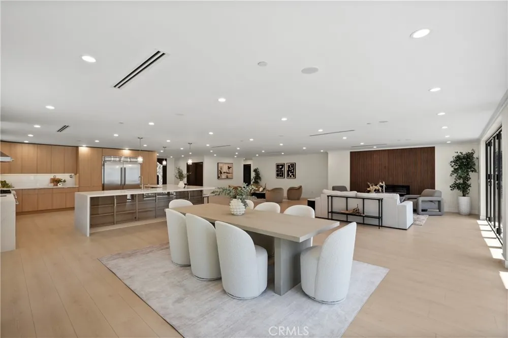 16158 Magnolia Boulevard Encino, CA 91436