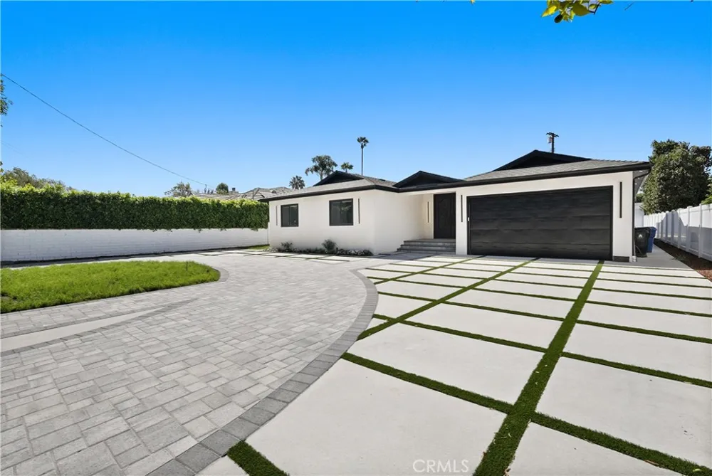 16158 Magnolia Boulevard Encino, CA 91436