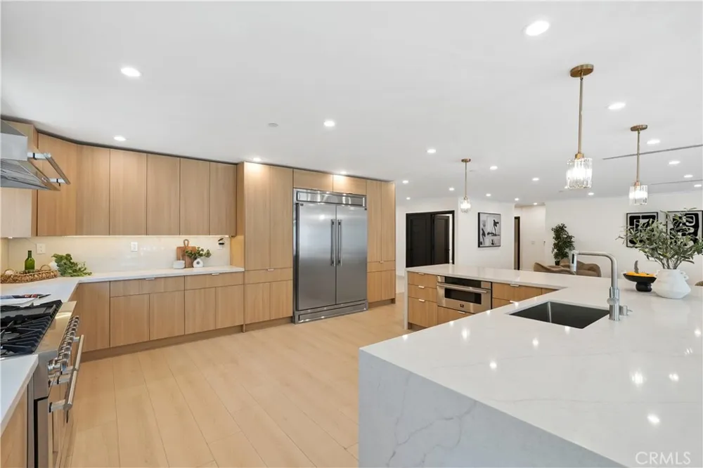 16158 Magnolia Boulevard Encino, CA 91436