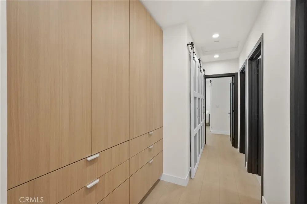 16158 Magnolia Boulevard Encino, CA 91436
