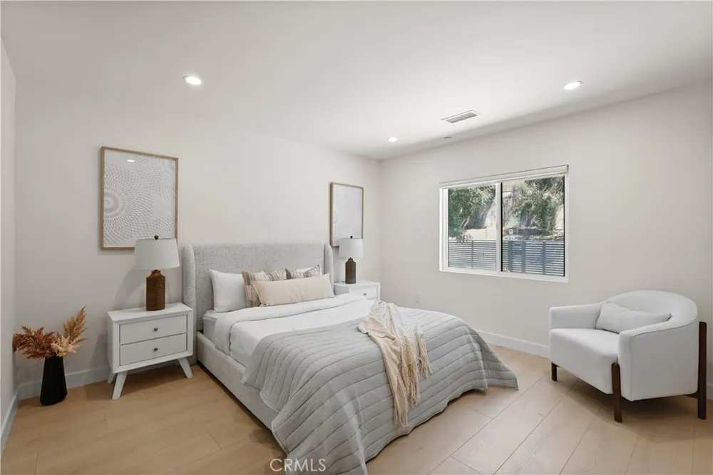 16158 Magnolia Boulevard Encino, CA 91436