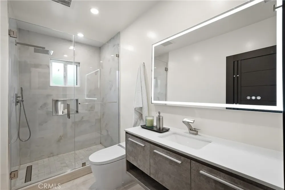 16158 Magnolia Boulevard Encino, CA 91436