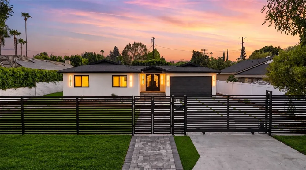 16158 Magnolia Boulevard Encino, CA 91436