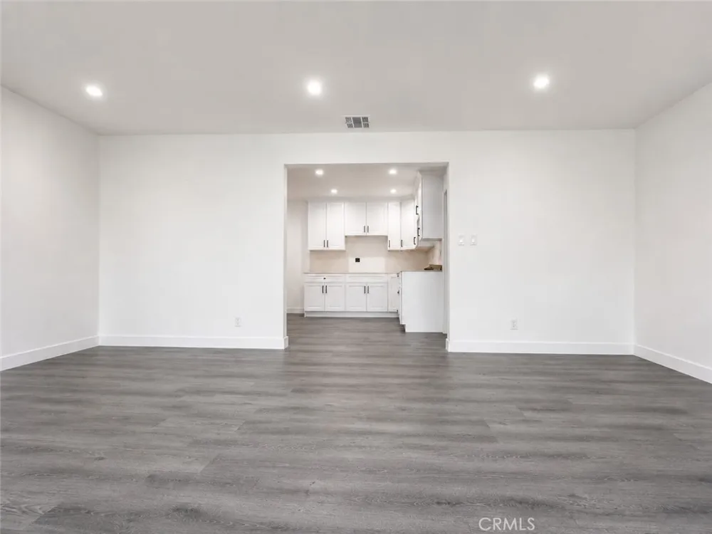 7918 Hazeltine Avenue Panorama City, CA 91402