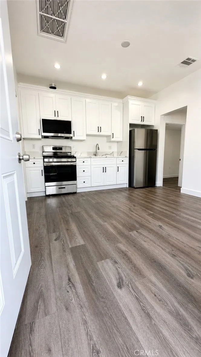 7918 Hazeltine Avenue Panorama City, CA 91402