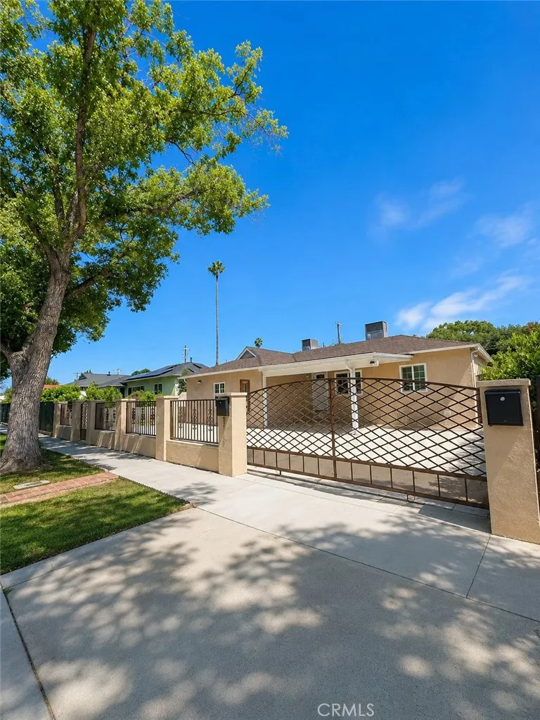 7918 Hazeltine Avenue Panorama City, CA 91402