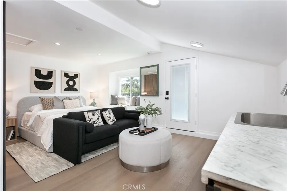 6853 Willis Avenue Van Nuys, CA 91405