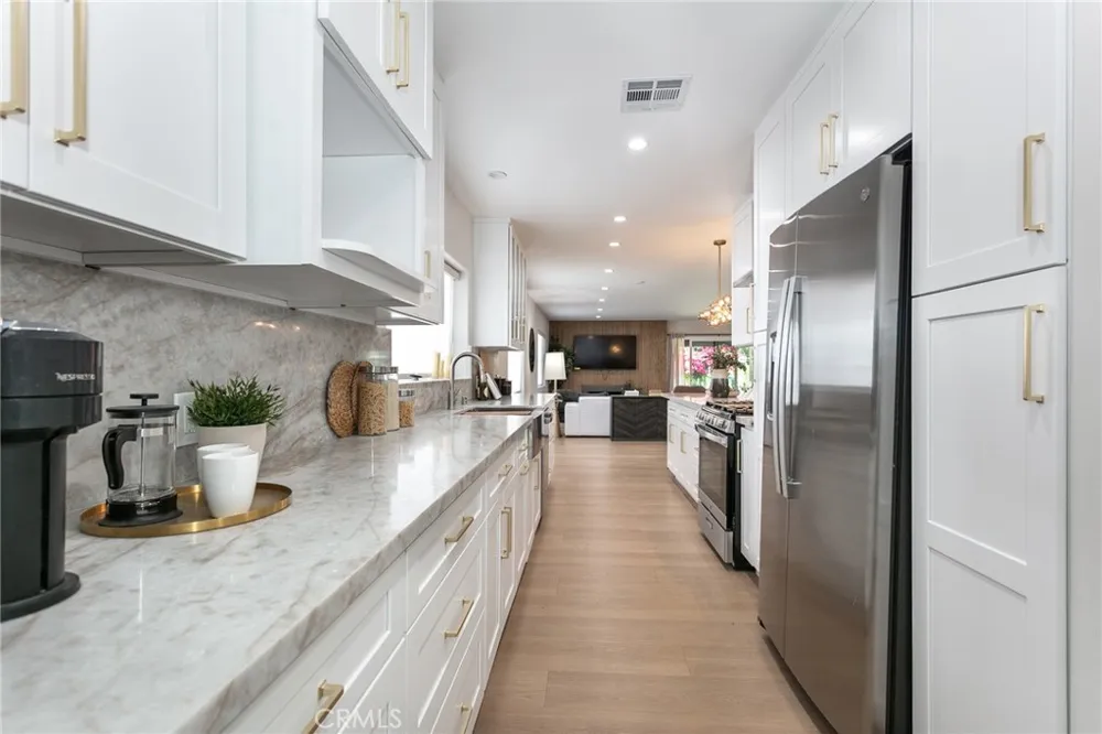 6853 Willis Avenue Van Nuys, CA 91405