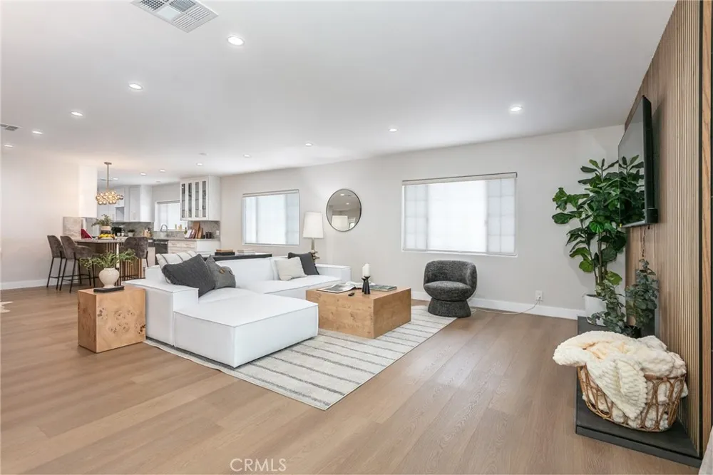 6853 Willis Avenue Van Nuys, CA 91405