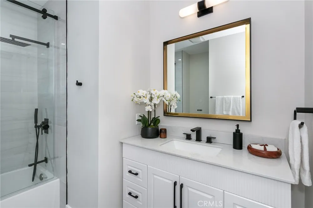 6853 Willis Avenue Van Nuys, CA 91405