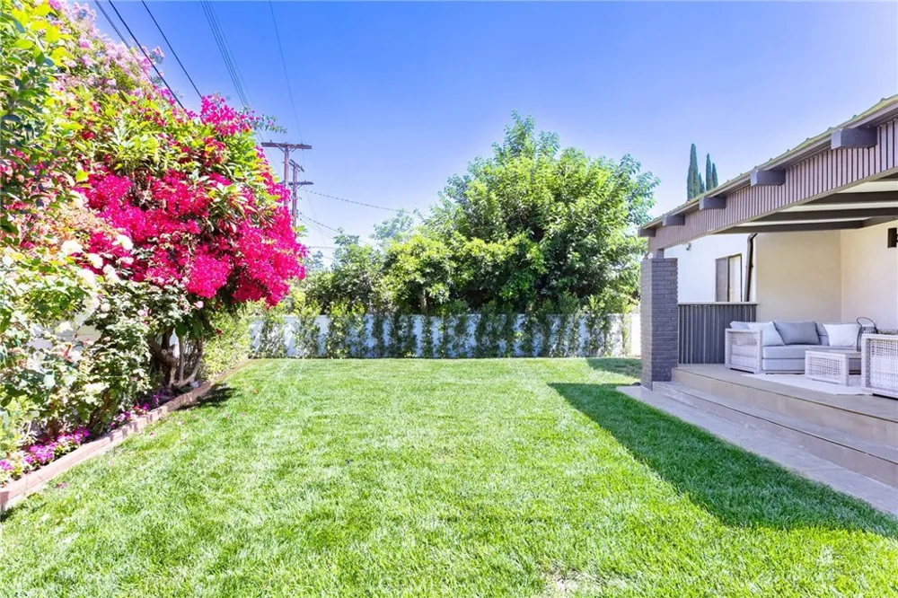 6853 Willis Avenue Van Nuys, CA 91405