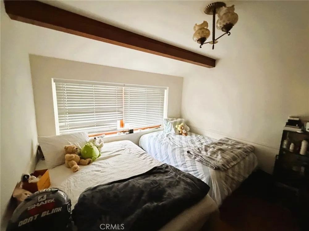 15035 Gilmore Street Van Nuys, CA 91411