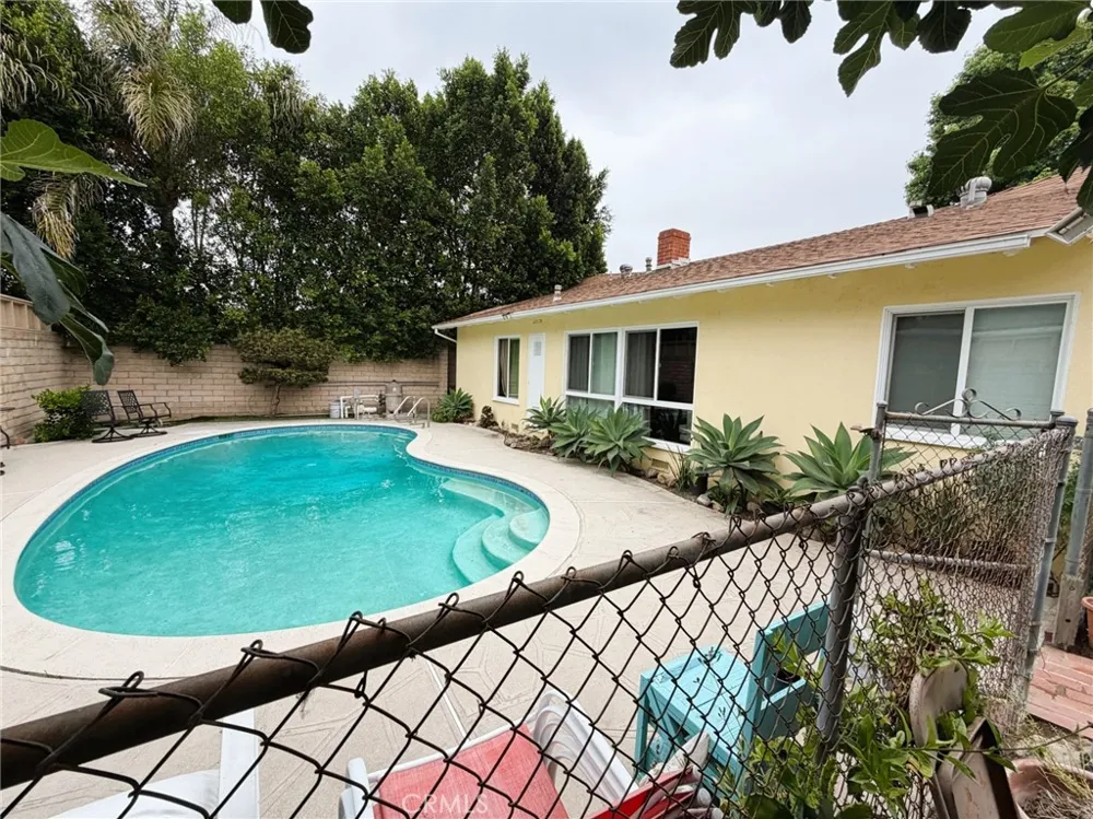 15035 Gilmore Street Van Nuys, CA 91411