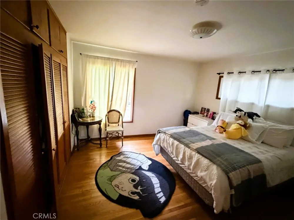 15035 Gilmore Street Van Nuys, CA 91411
