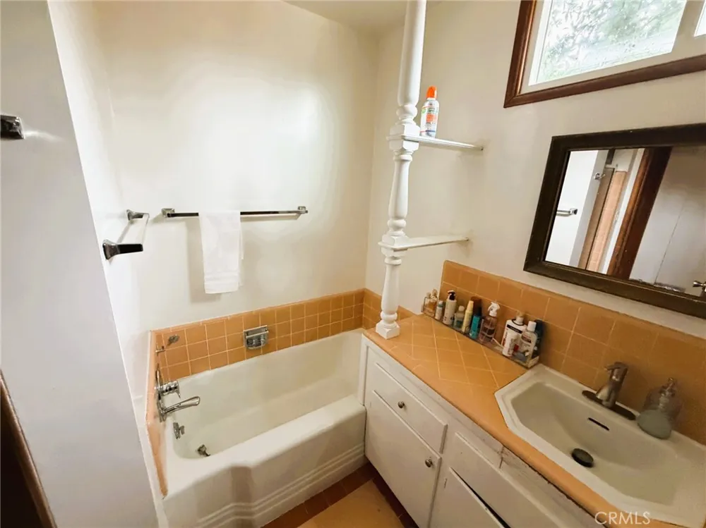 15035 Gilmore Street Van Nuys, CA 91411